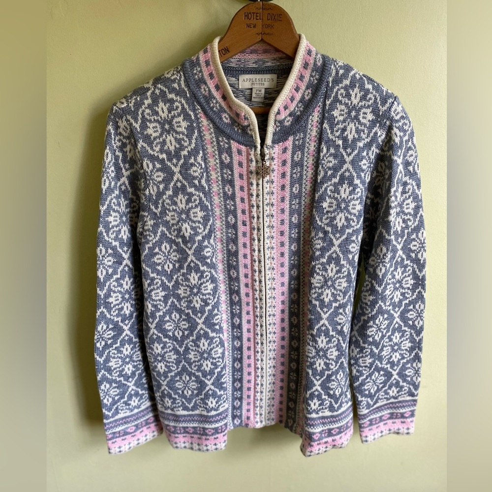 NEW with out tags Apple Seed’s Petites Sweater